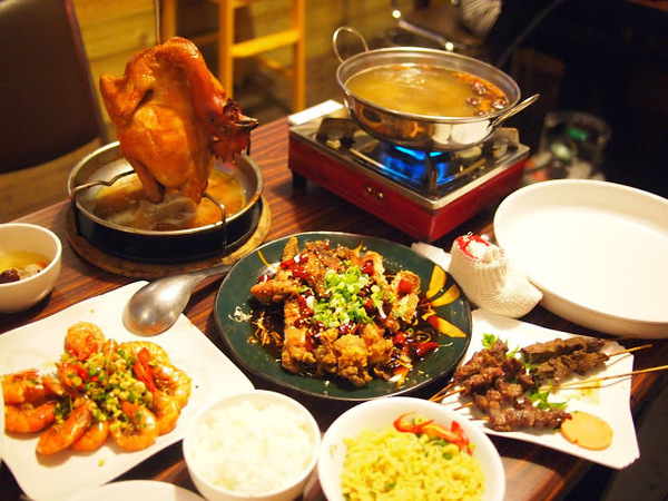 好雞婆土雞城：【食記】【景點】南投好雞婆土雞城&聚彩園休閒山莊@仁愛清境農場 : 與鳳凰共眠~清境山城兩天一夜小旅行! 擺夷料理好吃耶^^