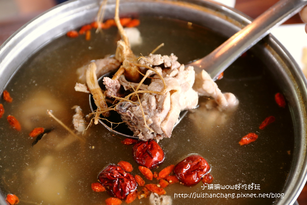 【食║南投】清境好雞婆土雞城~清境美食。蒙古包造型包廂裡吃雲南擺夷料理