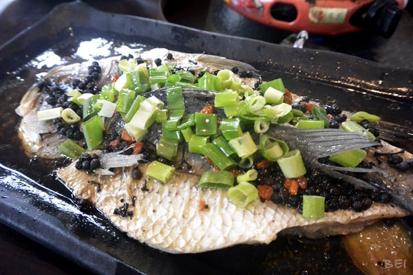 【南投清境美食】博望新村的好雞婆土雞城∞包廂叫雞別想歪