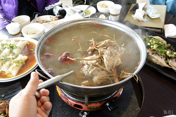 【南投清境美食】博望新村的好雞婆土雞城∞包廂叫雞別想歪