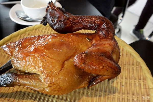 【南投清境美食】博望新村的好雞婆土雞城∞包廂叫雞別想歪