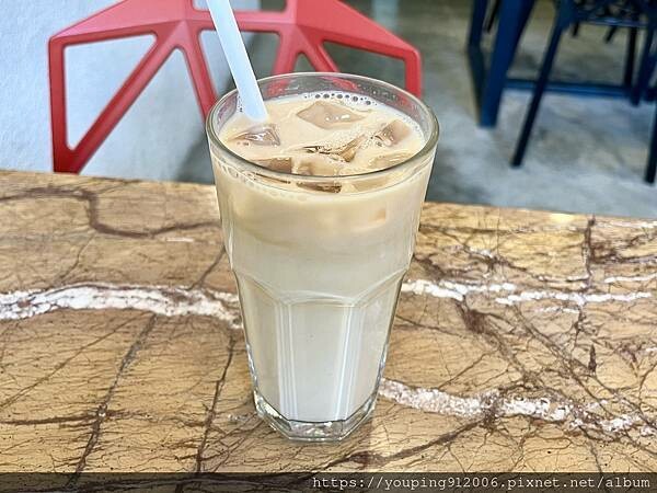 台北大安區|路燈咖啡 Light Café,師大夜市旁鬧中取靜的店,要正餐要下午茶或是喝個飲品通通都有(附菜單)