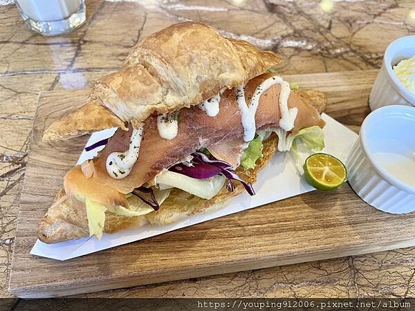 台北大安區|路燈咖啡 Light Café,師大夜市旁鬧中取靜的店,要正餐要下午茶或是喝個飲品通通都有(附菜單)