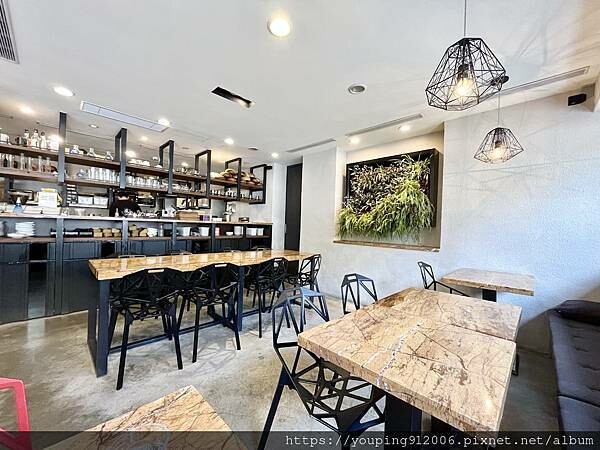 台北大安區|路燈咖啡 Light Café,師大夜市旁鬧中取靜的店,要正餐要下午茶或是喝個飲品通通都有(附菜單)