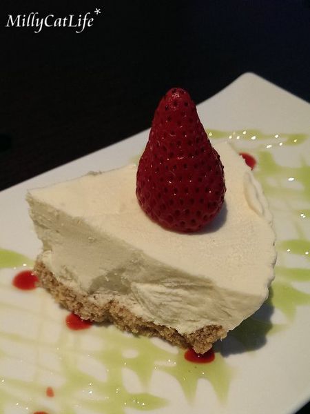 Läbu Café：||喵比食記||-[台北捷運東門站]-Läbu Café 2訪 +馬來貘捷運插畫