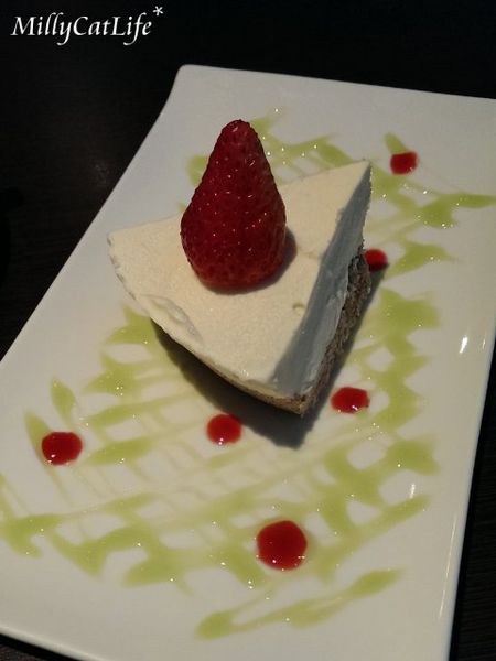 Läbu Café：||喵比食記||-[台北捷運東門站]-Läbu Café 2訪 +馬來貘捷運插畫