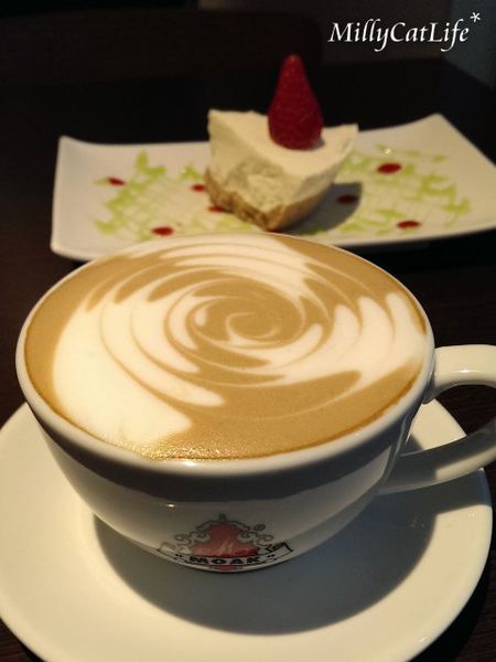 Läbu Café：||喵比食記||-[台北捷運東門站]-Läbu Café 2訪 +馬來貘捷運插畫