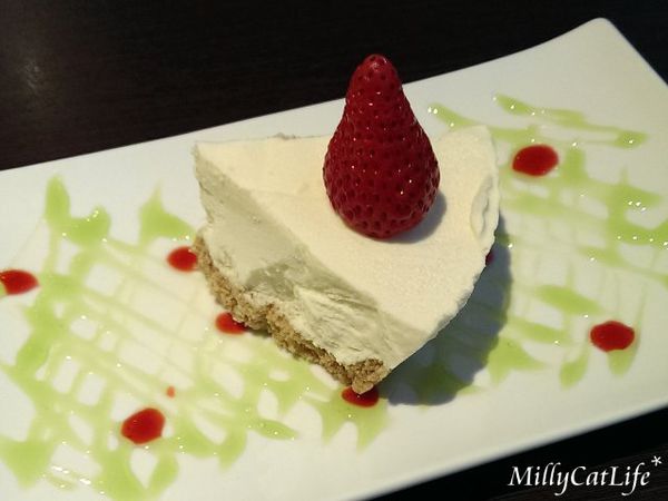 Läbu Café：||喵比食記||-[台北捷運東門站]-Läbu Café 2訪 +馬來貘捷運插畫