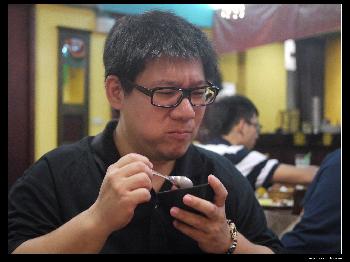 [印渡風情]烤餅沾印度咖哩醬超對味的啦!!! 來到了印度人的美食世界!!!