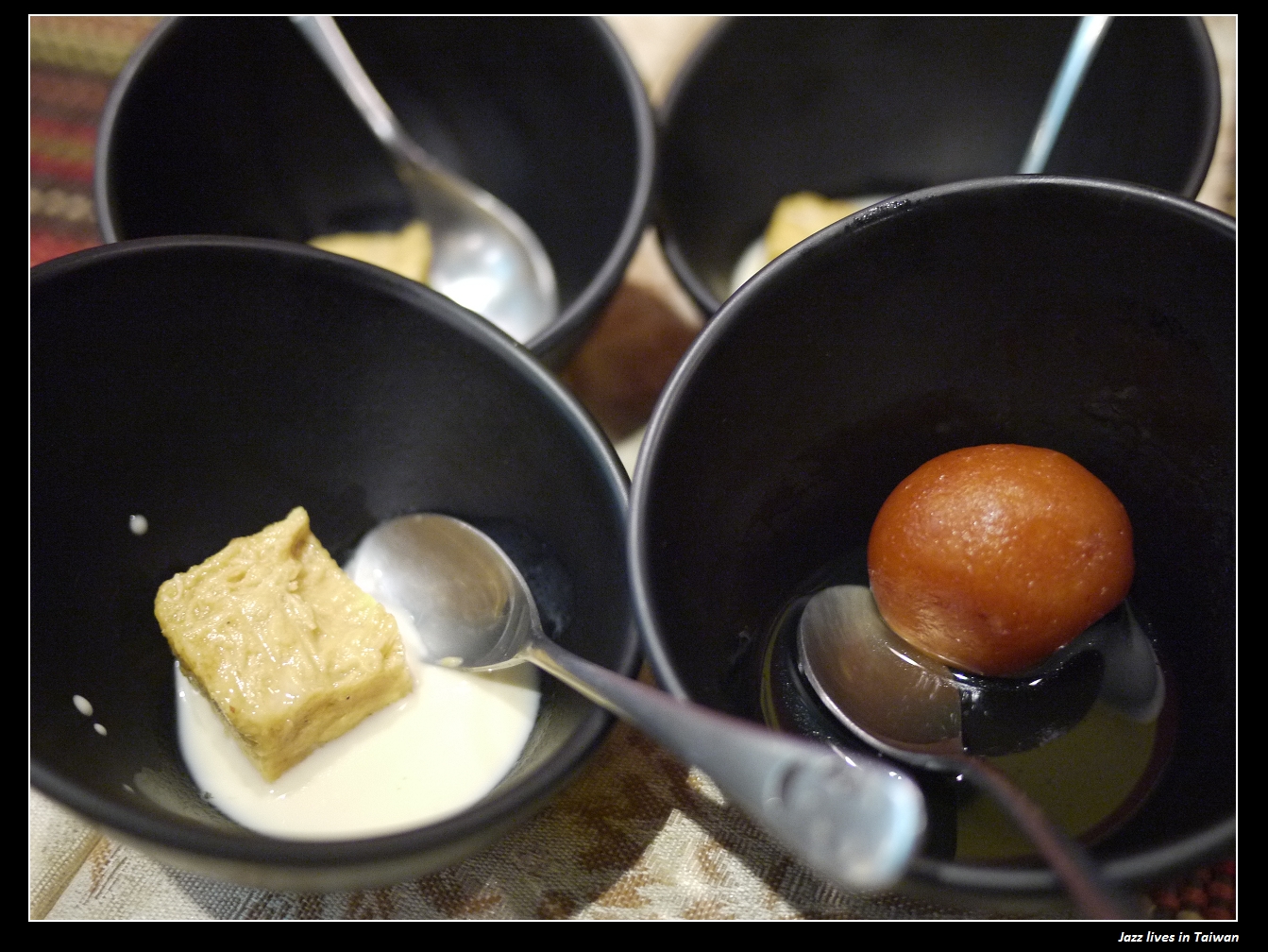 [印渡風情]烤餅沾印度咖哩醬超對味的啦!!! 來到了印度人的美食世界!!!