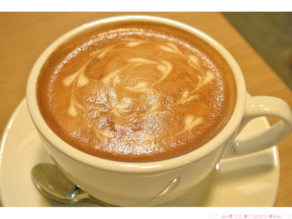 片場咖啡 Film Studio Cafe：【食記】oO。。台北　片場咖啡　來就送超可愛的小小兵餅乾(minion)，讓可愛的它陪妳（你）一起吃飯o○。