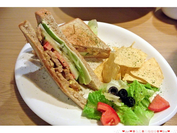 片場咖啡 Film Studio Cafe：【食記】oO。。台北　片場咖啡　來就送超可愛的小小兵餅乾(minion)，讓可愛的它陪妳（你）一起吃飯o○。