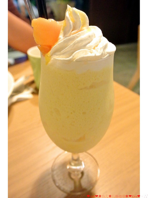 片場咖啡 Film Studio Cafe：【食記】oO。。台北　片場咖啡　來就送超可愛的小小兵餅乾(minion)，讓可愛的它陪妳（你）一起吃飯o○。