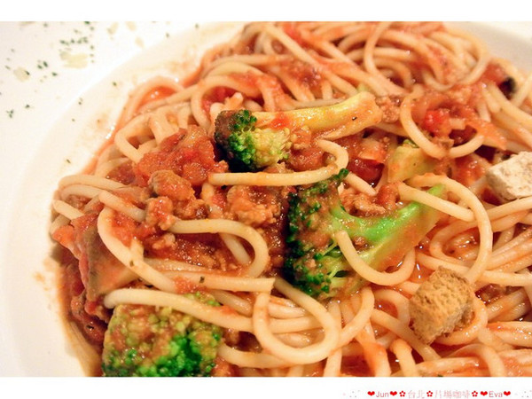 片場咖啡 Film Studio Cafe：【食記】oO。。台北　片場咖啡　來就送超可愛的小小兵餅乾(minion)，讓可愛的它陪妳（你）一起吃飯o○。