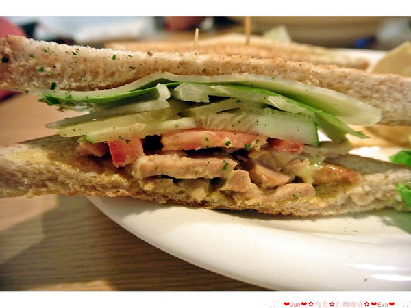 片場咖啡 Film Studio Cafe：【食記】oO。。台北　片場咖啡　來就送超可愛的小小兵餅乾(minion)，讓可愛的它陪妳（你）一起吃飯o○。