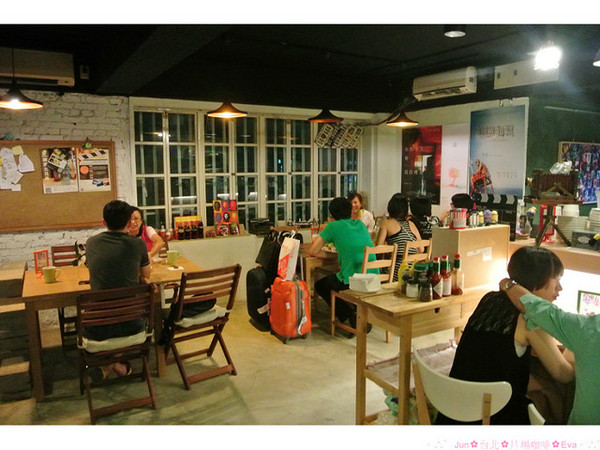 片場咖啡 Film Studio Cafe：【食記】oO。。台北　片場咖啡　來就送超可愛的小小兵餅乾(minion)，讓可愛的它陪妳（你）一起吃飯o○。