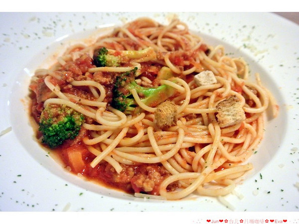 片場咖啡 Film Studio Cafe：【食記】oO。。台北　片場咖啡　來就送超可愛的小小兵餅乾(minion)，讓可愛的它陪妳（你）一起吃飯o○。