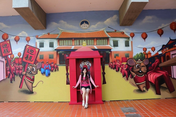 南鯤鯓代天府：【台南景點】南鯤鯓代天府~月老的帶領下變成拉芙拉芙/玫瑰花和紅色愛心拱門/紅粉雙心愛心椅/彩色LOVE牆/飛天馬車/設置很多甜蜜蜜的拍照場景唷