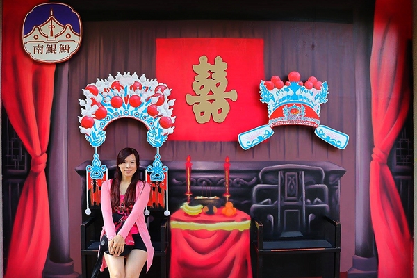 南鯤鯓代天府：【台南景點】南鯤鯓代天府~月老的帶領下變成拉芙拉芙/玫瑰花和紅色愛心拱門/紅粉雙心愛心椅/彩色LOVE牆/飛天馬車/設置很多甜蜜蜜的拍照場景唷