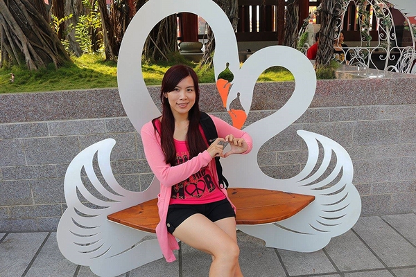 南鯤鯓代天府：【台南景點】南鯤鯓代天府~月老的帶領下變成拉芙拉芙/玫瑰花和紅色愛心拱門/紅粉雙心愛心椅/彩色LOVE牆/飛天馬車/設置很多甜蜜蜜的拍照場景唷