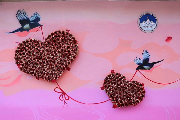 南鯤鯓代天府：【台南景點】南鯤鯓代天府~月老的帶領下變成拉芙拉芙/玫瑰花和紅色愛心拱門/紅粉雙心愛心椅/彩色LOVE牆/飛天馬車/設置很多甜蜜蜜的拍照場景唷