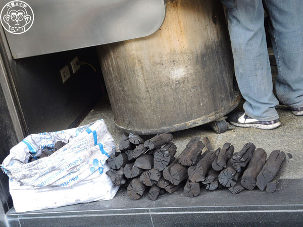 龍門碳烤胡椒餅:呷飽祙【新北三重・龍門胡椒餅】三重在地排隊小點心 龍門碳烤胡椒餅:呷飽祙【新北三重・龍門胡椒餅】三重在地排隊小點心