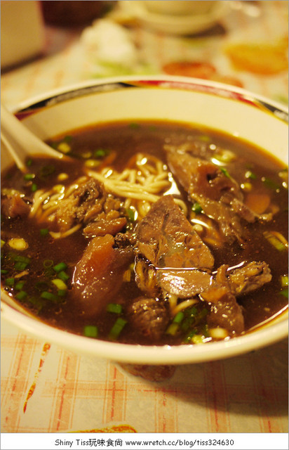 村子口,滷味及牛肉麵必吃