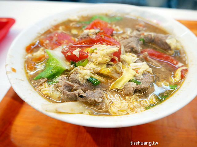 合歡刀削麵是南門市場熱門排隊美食，我真的很愛它現煮的湯頭超級好吃，排隊也值得