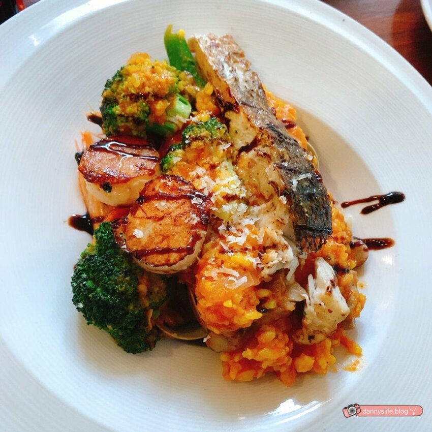 大份量早午餐、義大利麵、燉飯、排餐、鬆餅下午茶通通有！東區人氣咖啡廳。東區美食推薦～丹尼的吃喝玩樂～