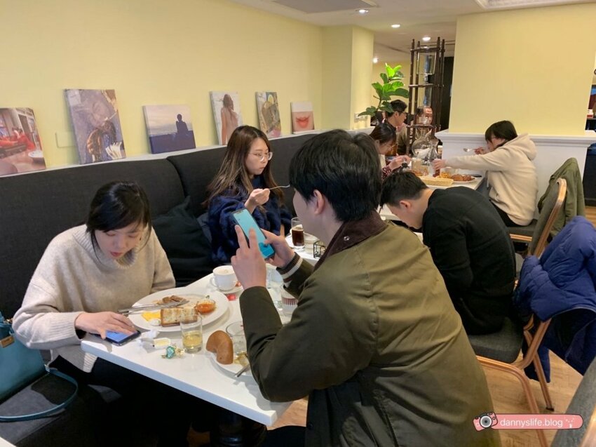 大份量早午餐、義大利麵、燉飯、排餐、鬆餅下午茶通通有！東區人氣咖啡廳。東區美食推薦～丹尼的吃喝玩樂～