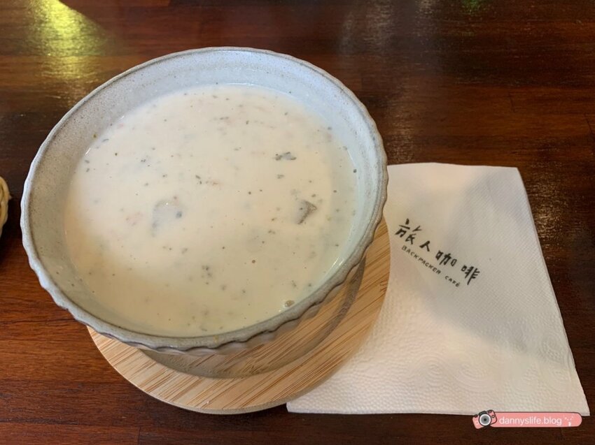 大份量早午餐、義大利麵、燉飯、排餐、鬆餅下午茶通通有！東區人氣咖啡廳。東區美食推薦～丹尼的吃喝玩樂～