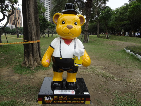 路德威手工啤酒餐廳：1021201[官本金文愛台灣口碑券第18彈]路德威手工啤酒餐廳當大俠大口吃肉與大口喝啤酒的好地方