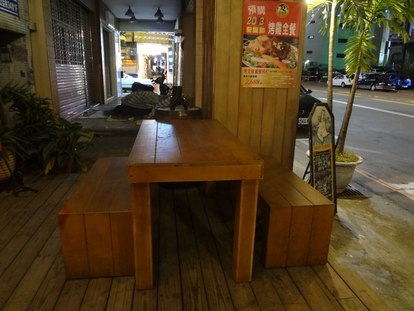 路德威手工啤酒餐廳：1021201[官本金文愛台灣口碑券第18彈]路德威手工啤酒餐廳當大俠大口吃肉與大口喝啤酒的好地方