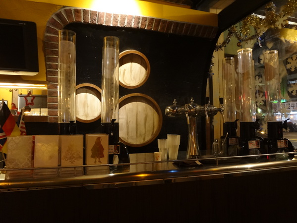 路德威手工啤酒餐廳：1021201[官本金文愛台灣口碑券第18彈]路德威手工啤酒餐廳當大俠大口吃肉與大口喝啤酒的好地方