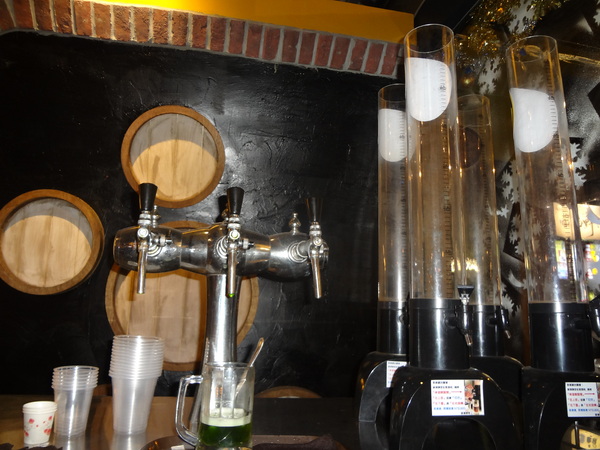 路德威手工啤酒餐廳：1021201[官本金文愛台灣口碑券第18彈]路德威手工啤酒餐廳當大俠大口吃肉與大口喝啤酒的好地方