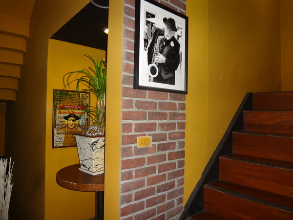 路德威手工啤酒餐廳：1021201[官本金文愛台灣口碑券第18彈]路德威手工啤酒餐廳當大俠大口吃肉與大口喝啤酒的好地方