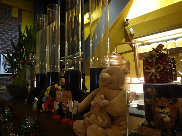 路德威手工啤酒餐廳：1021201[官本金文愛台灣口碑券第18彈]路德威手工啤酒餐廳當大俠大口吃肉與大口喝啤酒的好地方