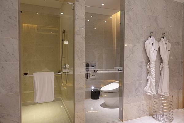 【台北飯店住宿】台北寒舍艾美酒店,現代藝術潮人最愛的五星級飯店,探索廚房BUFFET更是高評價美食餐廳 (6).jpg