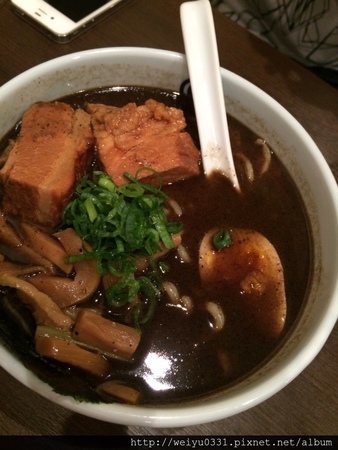 東區美食、忠孝敦化巷弄人氣拉麵-不排隊吃不到的《麵屋武藏》忠孝虎嘯店