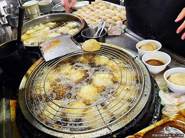 阿三肉圓02-門口油炸鍋.jpg