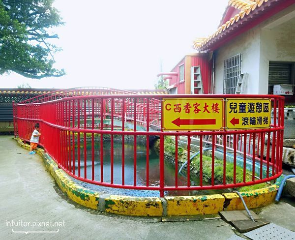 麻豆代天府餵魚.jpg 麻豆代天府餵魚.jpg