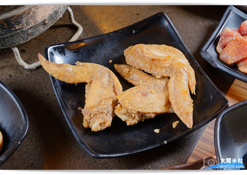 全新裝潢登場,田季發爺桃園中壢店,燒肉吃到飽469/569/699,美國霜降牛/鹽蔥牛舌/松阪豬/生蠔/薑母鴨火鍋/哈根達斯冰淇淋,通通無限吃到飽!桃園燒肉吃到飽推薦,中壢吃到飽推薦, - 大胃米粒