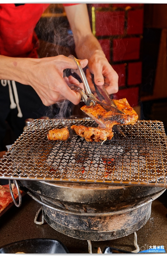 全新裝潢登場,田季發爺桃園中壢店,燒肉吃到飽469/569/699,美國霜降牛/鹽蔥牛舌/松阪豬/生蠔/薑母鴨火鍋/哈根達斯冰淇淋,通通無限吃到飽!桃園燒肉吃到飽推薦,中壢吃到飽推薦, - 大胃米粒