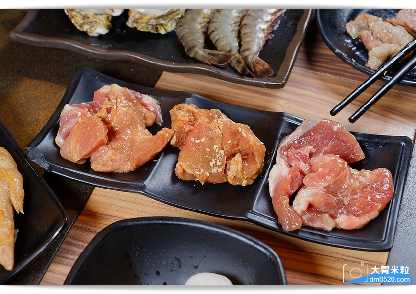 全新裝潢登場,田季發爺桃園中壢店,燒肉吃到飽469/569/699,美國霜降牛/鹽蔥牛舌/松阪豬/生蠔/薑母鴨火鍋/哈根達斯冰淇淋,通通無限吃到飽!桃園燒肉吃到飽推薦,中壢吃到飽推薦, - 大胃米粒