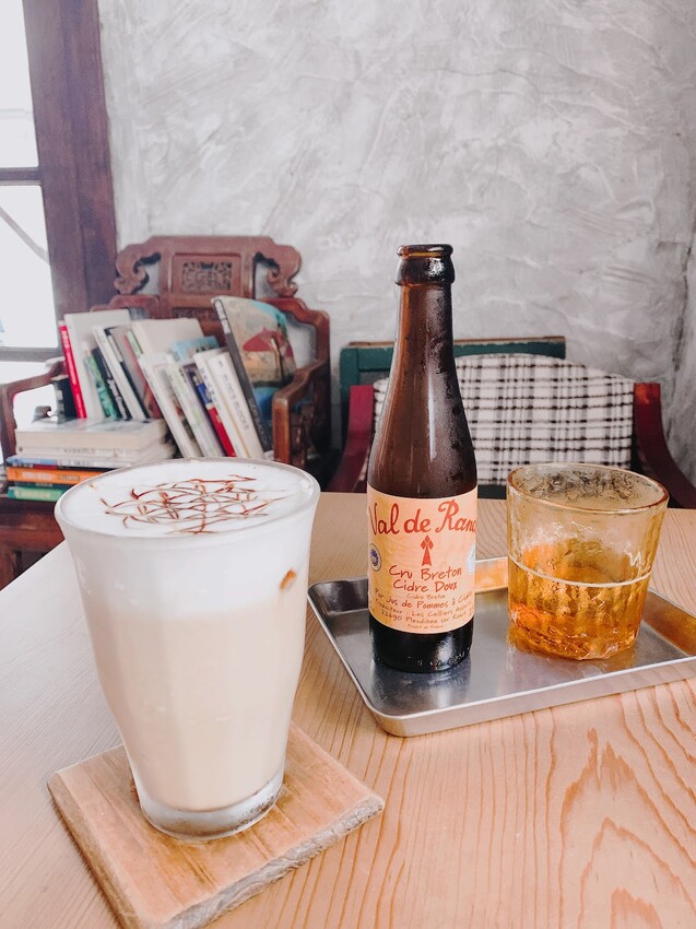 台北美食探店 ｜ 中山區 「響板 WOODENSOUNDS」 復古風咖啡廳酒吧