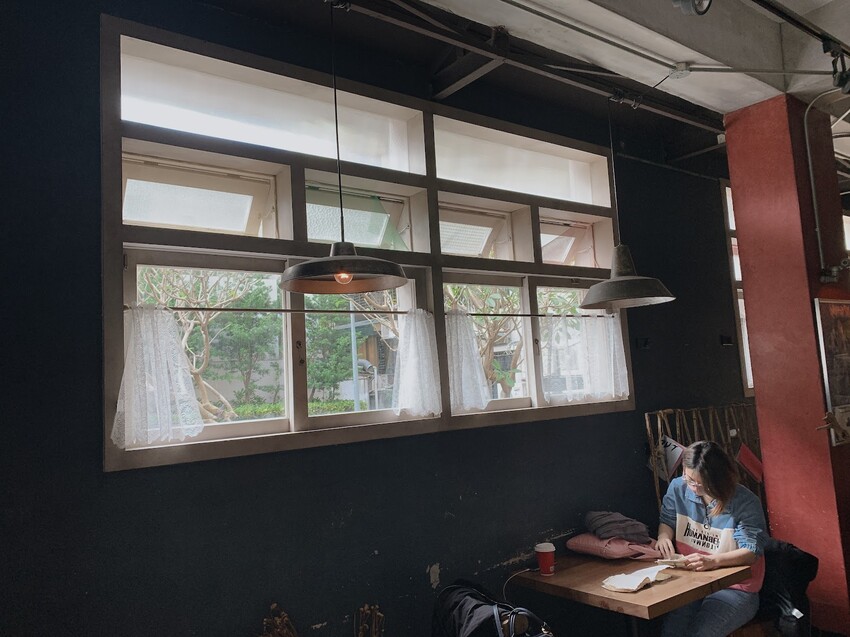 台北美食探店 ｜ 中山區 「響板 WOODENSOUNDS」 復古風咖啡廳酒吧