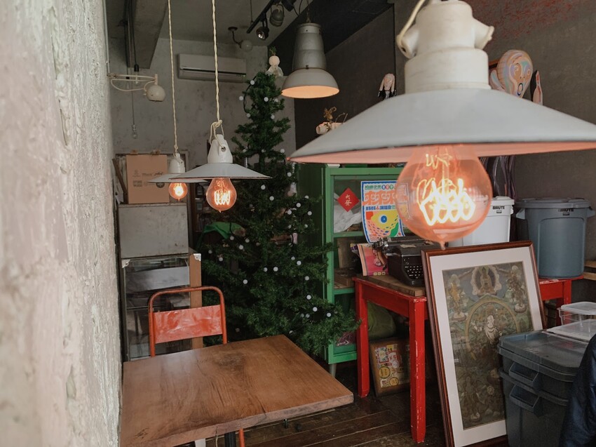 台北美食探店 ｜ 中山區 「響板 WOODENSOUNDS」 復古風咖啡廳酒吧