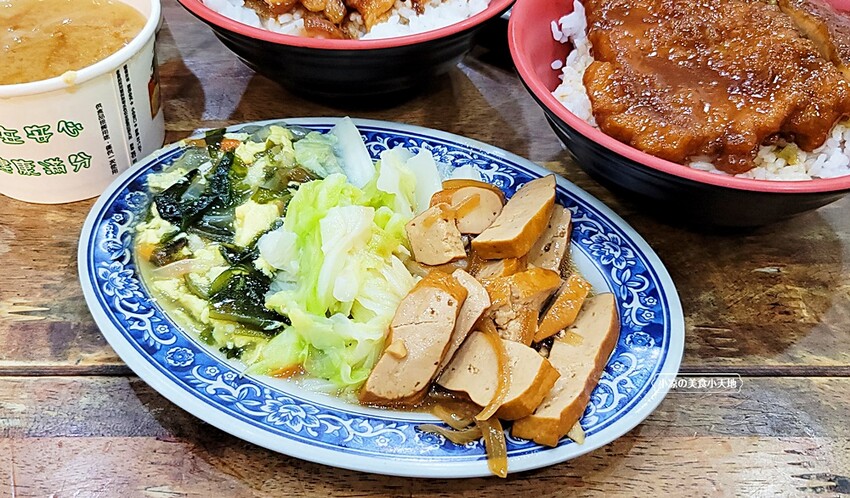 台中興大美食║傳統中式料理小吃中場無休息，只賣排骨飯、滷肉飯、爌肉飯！！