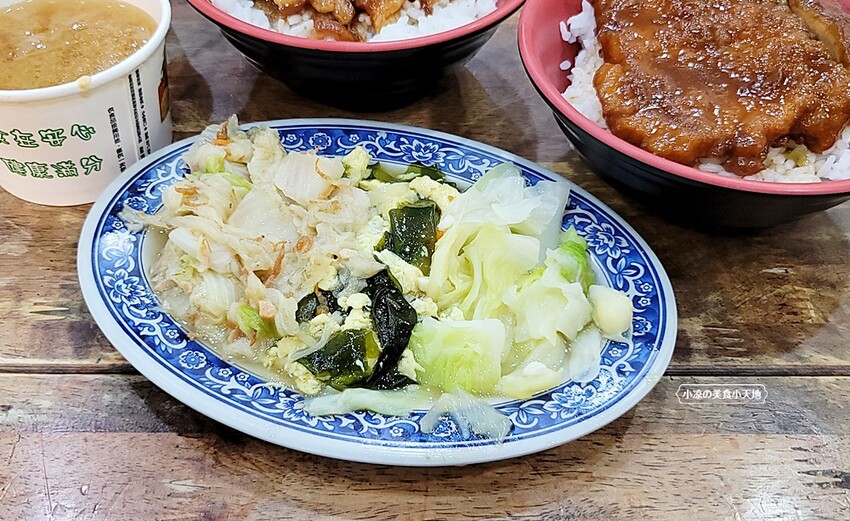 台中興大美食║傳統中式料理小吃中場無休息，只賣排骨飯、滷肉飯、爌肉飯！！