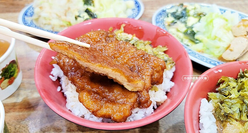 台中興大美食║傳統中式料理小吃中場無休息，只賣排骨飯、滷肉飯、爌肉飯！！